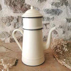 Ancienne cafetière vintage en tôle émaillée couleur crème
