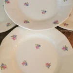 Assiettes plates Digoin Sarreguemines petites fleurs