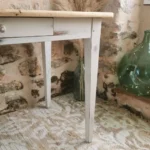 Bureau vintage patiné et sa chaise Luterma