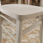 Bureau vintage patiné et sa chaise Luterma