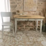 Bureau vintage patiné et sa chaise Luterma