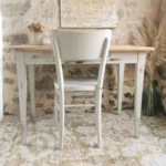 Bureau vintage patiné et sa chaise Luterma