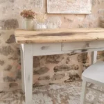 Bureau vintage patiné et sa chaise Luterma