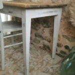 Bureau vintage patiné et sa chaise Luterma