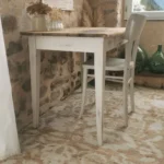 Bureau vintage patiné et sa chaise Luterma