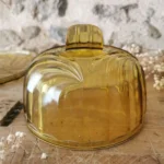 Cloche à gâteau Art Déco en verre jaune ambré 2 Cloche à gâteau Art Déco en verre jaune ambré