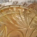 Cloche à gâteau Art Déco en verre jaune ambré 3 Cloche à gâteau Art Déco en verre jaune ambré