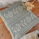 Dessus de Lit ancien teint vert Kaki 2 Dessus de Lit ancien en crochet, teint en vert Kaki