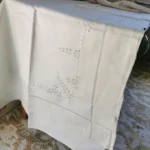 Drap ancien JD, revers brodé de Fleurs 5 Drap ancien JD, revers brodé de Fleurs