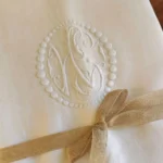 Drap ancien brodé Blason Ovale HS