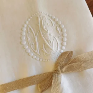 Drap ancien brodé Blason Ovale HS