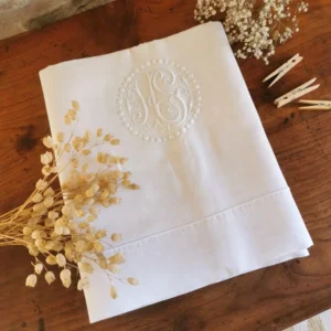 Drap ancien brodé MS