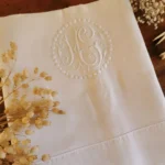 Drap ancien brodé MS