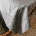 Drap ancien brodé teint gris bleu 4 Drap ancien brodé teint gris bleu