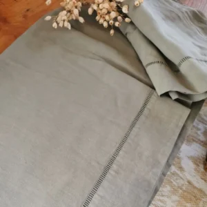 Drap ancien teint en vert kaki