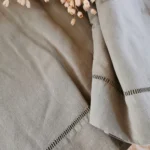 Drap ancien teint en vert kaki