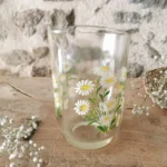 Pichet ancien en verre épais, motifs Marguerites