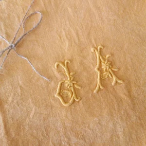 Serviette de table ancienne, teintes en Jaune Safran JA