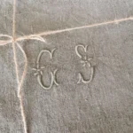 Serviettes anciennes damassées Brodées GS, teintes en Vert
