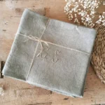 Serviettes anciennes damassées Brodées GS, teintes en Vert